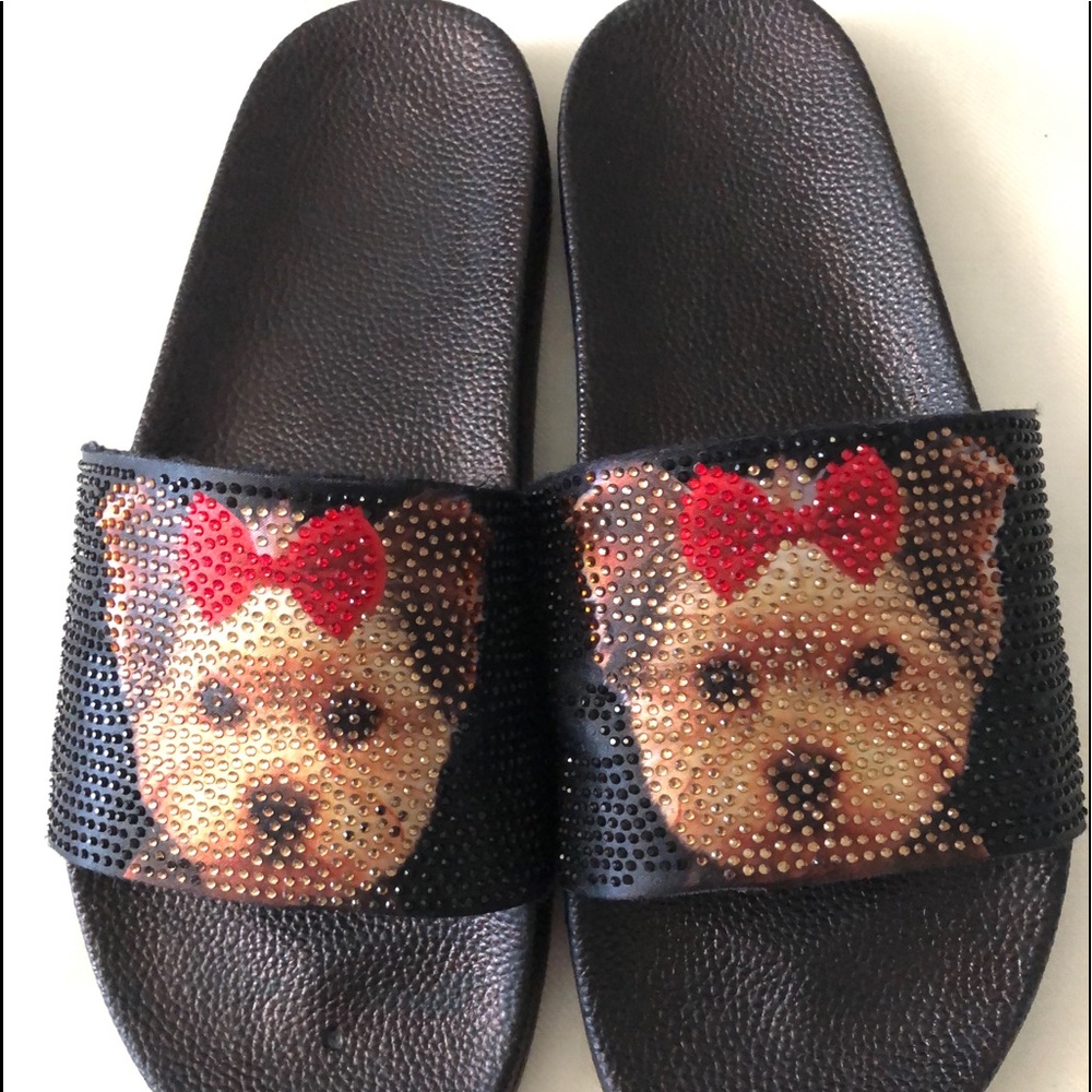 Slides
INC International Concepts run small size9